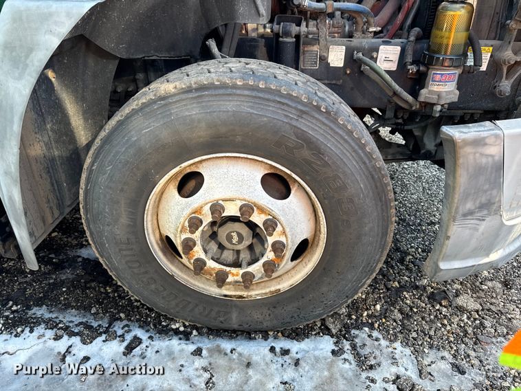 image for item YA2311 2016 Mack CXU613 semi truck