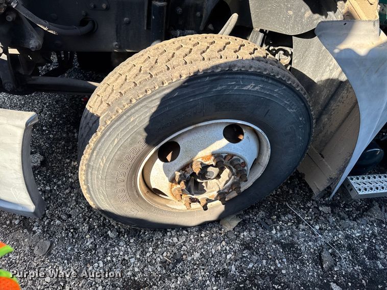 image for item YA2311 2016 Mack CXU613 semi truck