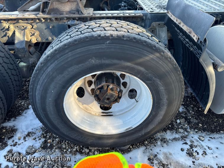 image for item YA2311 2016 Mack CXU613 semi truck