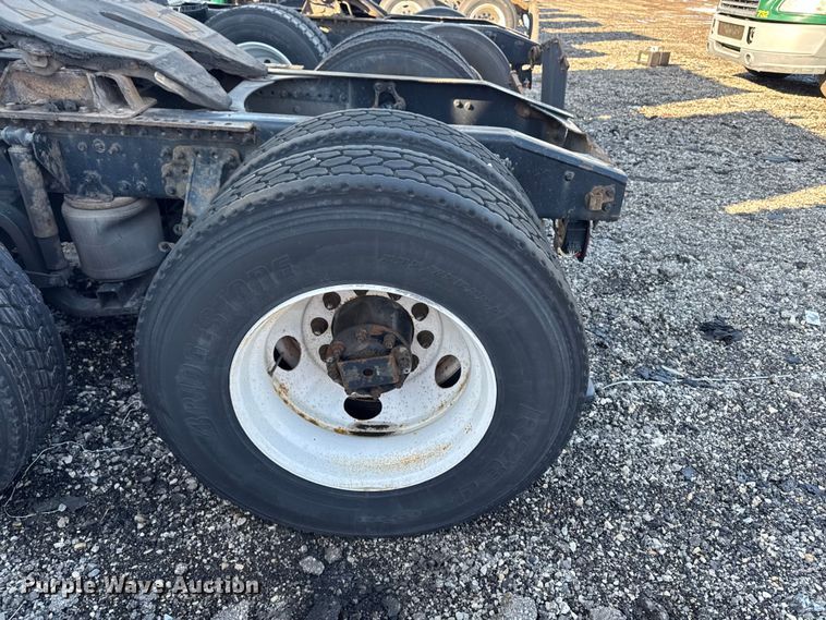 image for item YA2311 2016 Mack CXU613 semi truck