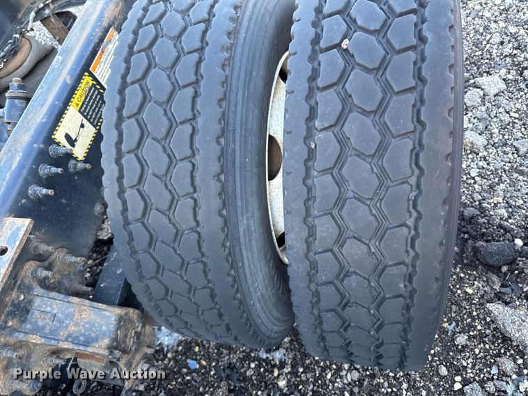 image for item YA2311 2016 Mack CXU613 semi truck