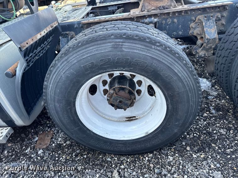 image for item YA2311 2016 Mack CXU613 semi truck