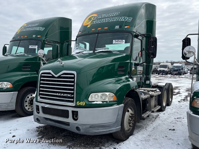 image for item YA2312 2016 Mack CXU613 semi truck