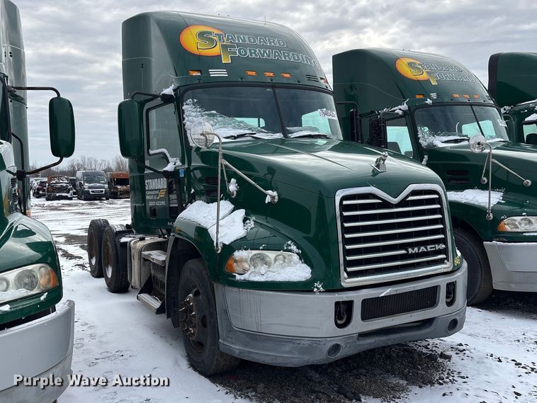 image for item YA2312 2016 Mack CXU613 semi truck