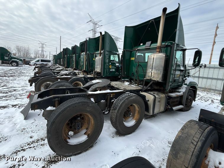 image for item YA2312 2016 Mack CXU613 semi truck