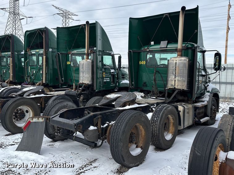 image for item YA2312 2016 Mack CXU613 semi truck