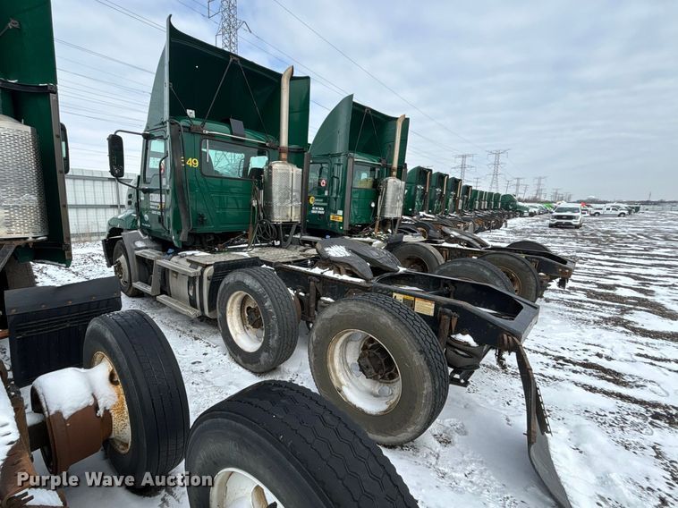 image for item YA2312 2016 Mack CXU613 semi truck