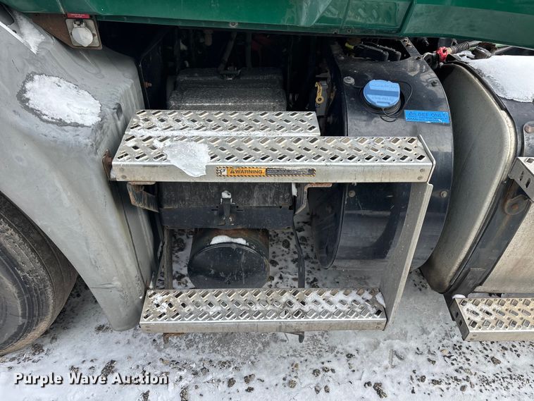 image for item YA2312 2016 Mack CXU613 semi truck