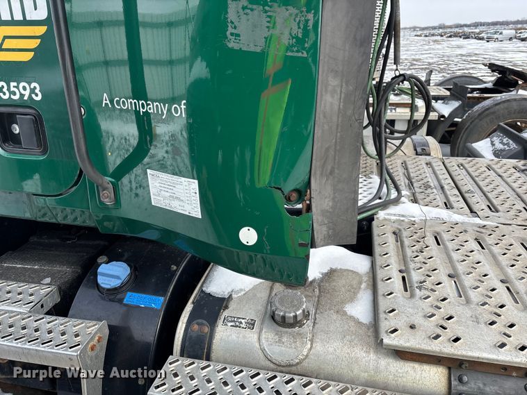 image for item YA2312 2016 Mack CXU613 semi truck