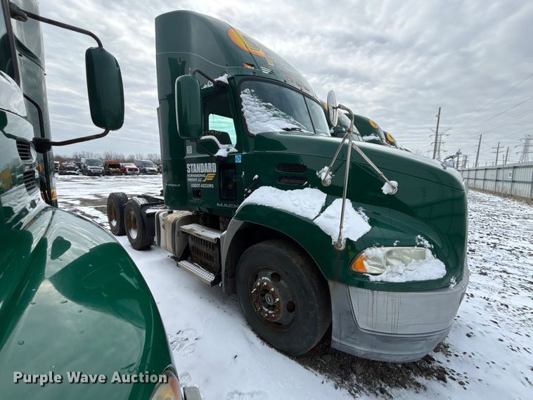 image for item YA2312 2016 Mack CXU613 semi truck