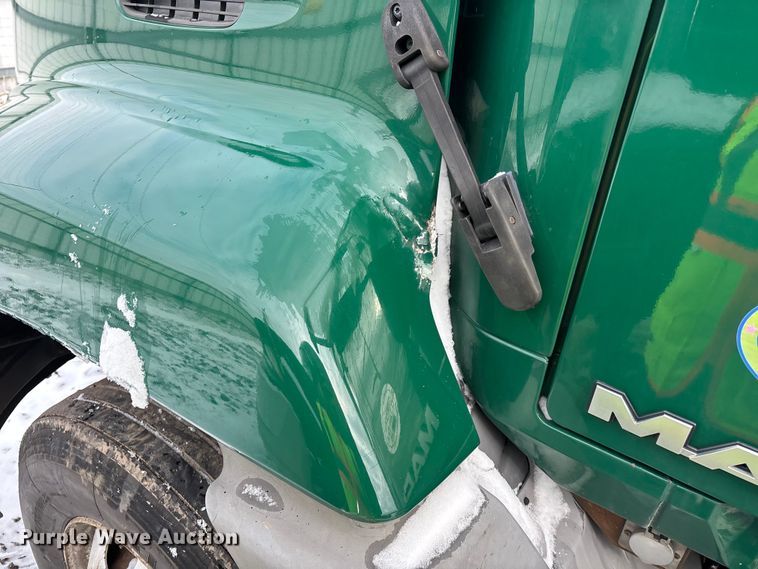 image for item YA2312 2016 Mack CXU613 semi truck