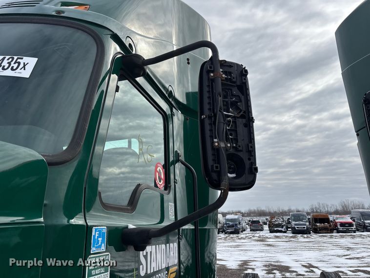 image for item YA2312 2016 Mack CXU613 semi truck