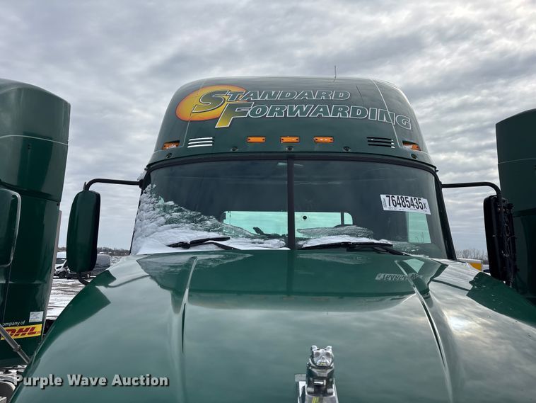 image for item YA2312 2016 Mack CXU613 semi truck