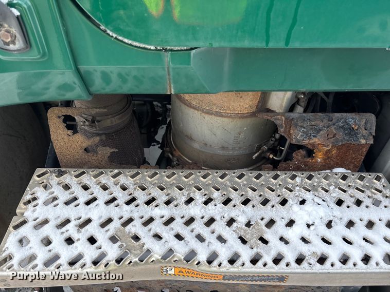 image for item YA2312 2016 Mack CXU613 semi truck