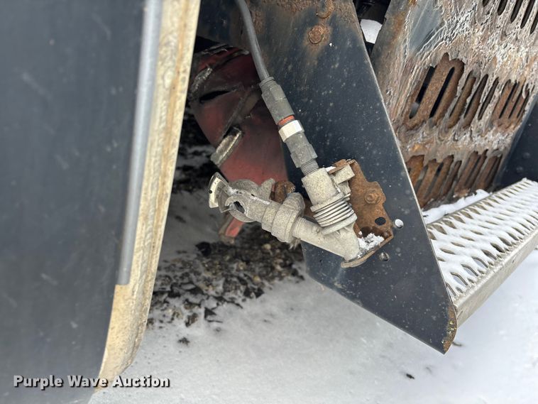 image for item YA2312 2016 Mack CXU613 semi truck