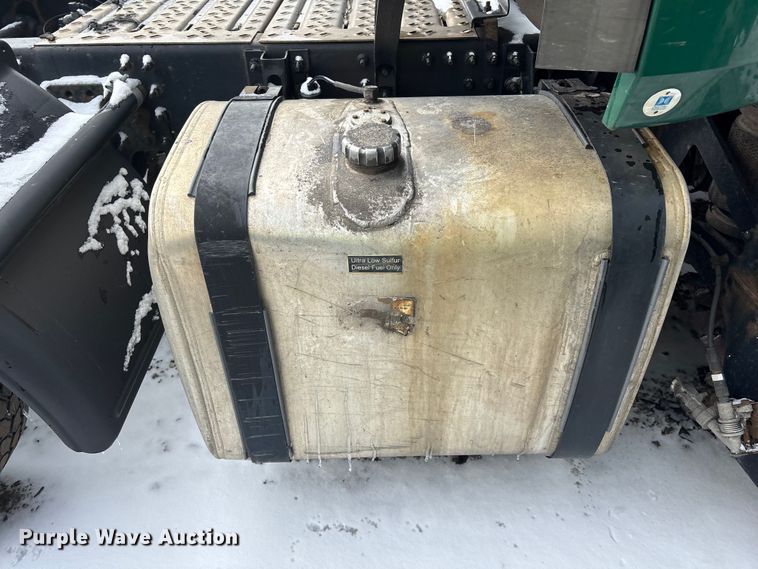 image for item YA2312 2016 Mack CXU613 semi truck