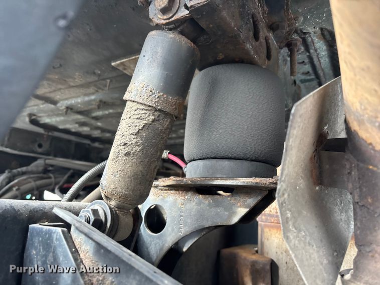 image for item YA2312 2016 Mack CXU613 semi truck