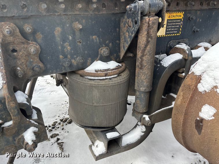 image for item YA2312 2016 Mack CXU613 semi truck