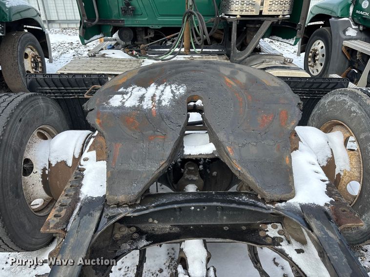 image for item YA2312 2016 Mack CXU613 semi truck