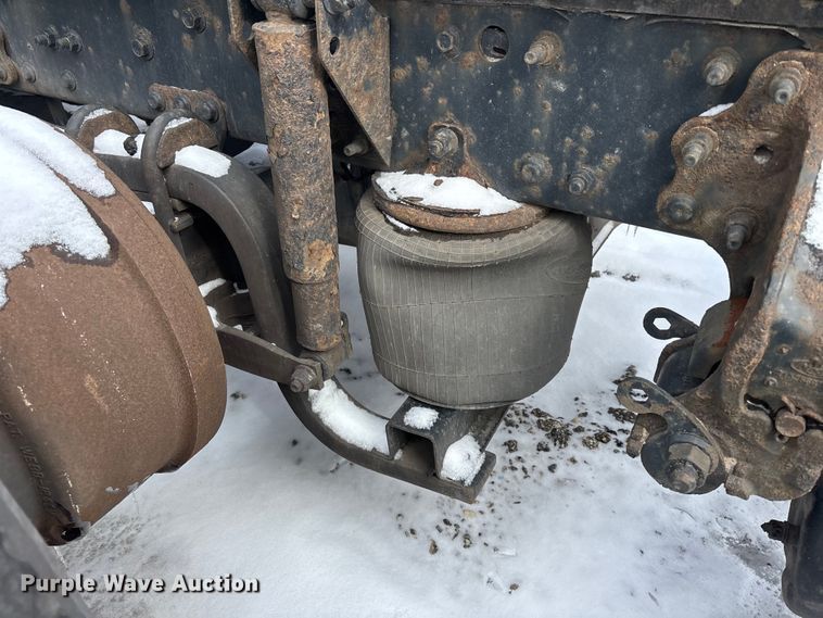 image for item YA2312 2016 Mack CXU613 semi truck