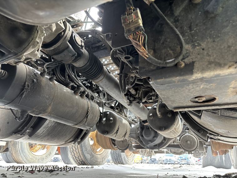 image for item YA2312 2016 Mack CXU613 semi truck