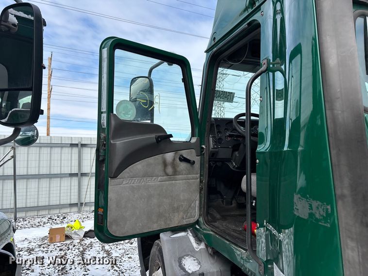 image for item YA2312 2016 Mack CXU613 semi truck