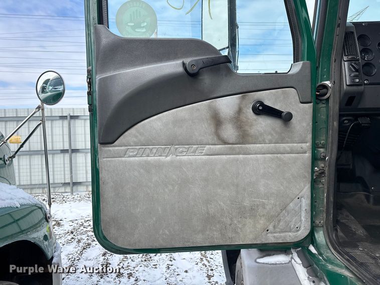 image for item YA2312 2016 Mack CXU613 semi truck