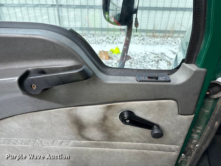 image for item YA2312 2016 Mack CXU613 semi truck