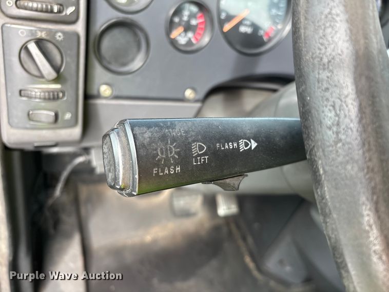 image for item YA2312 2016 Mack CXU613 semi truck