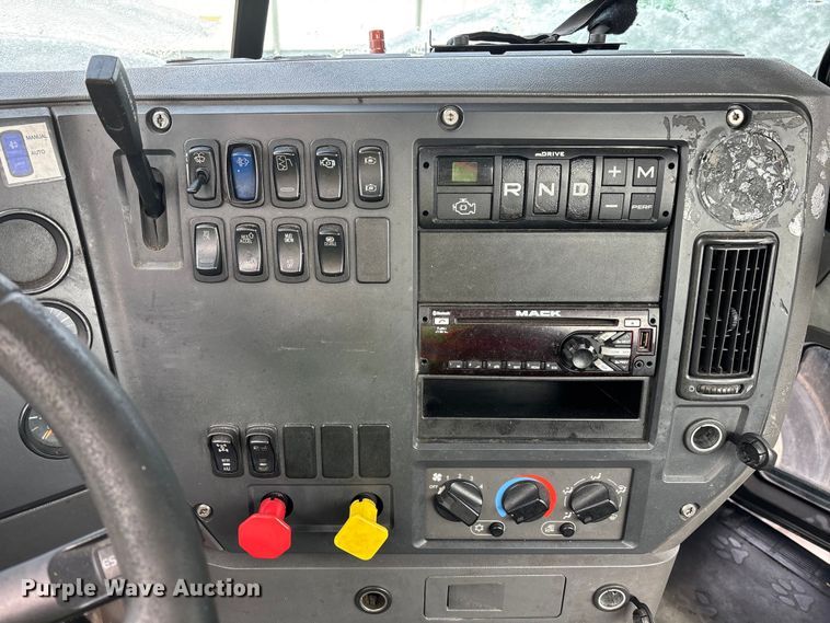 image for item YA2312 2016 Mack CXU613 semi truck