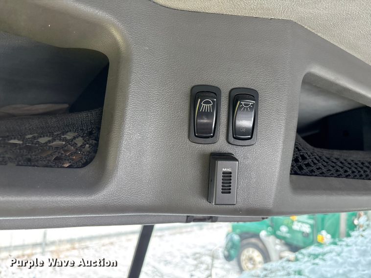 image for item YA2312 2016 Mack CXU613 semi truck