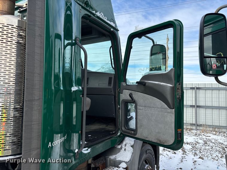 image for item YA2312 2016 Mack CXU613 semi truck