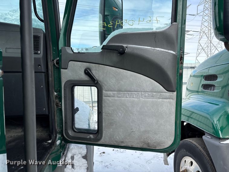 image for item YA2312 2016 Mack CXU613 semi truck