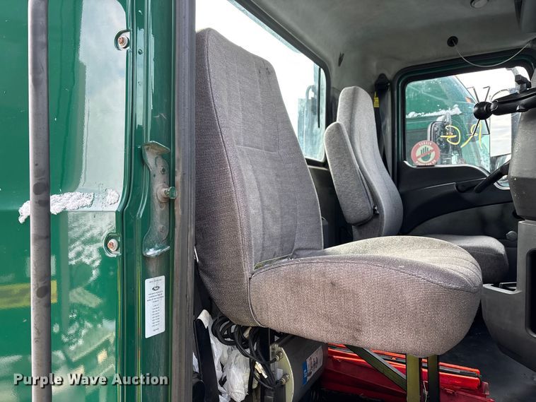 image for item YA2312 2016 Mack CXU613 semi truck