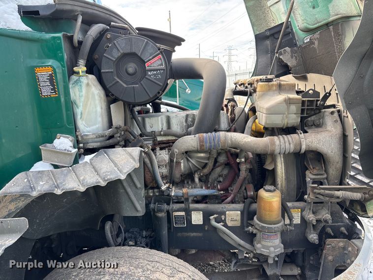 image for item YA2312 2016 Mack CXU613 semi truck