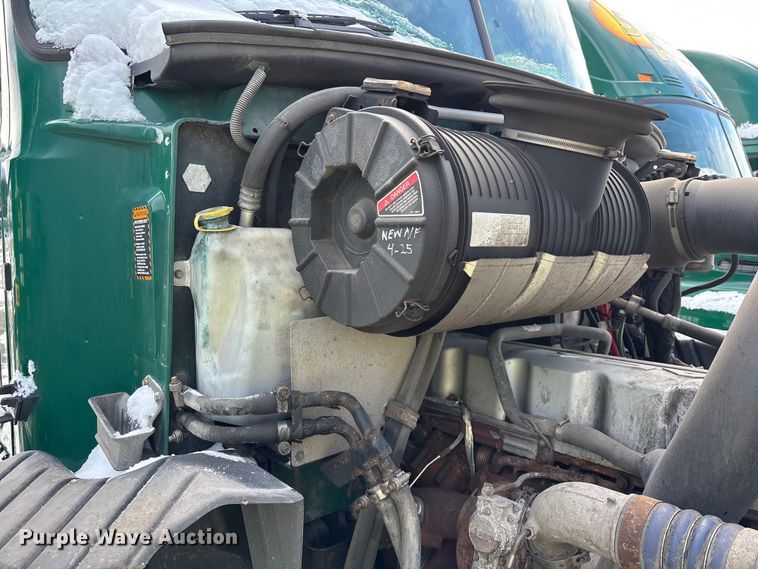 image for item YA2312 2016 Mack CXU613 semi truck