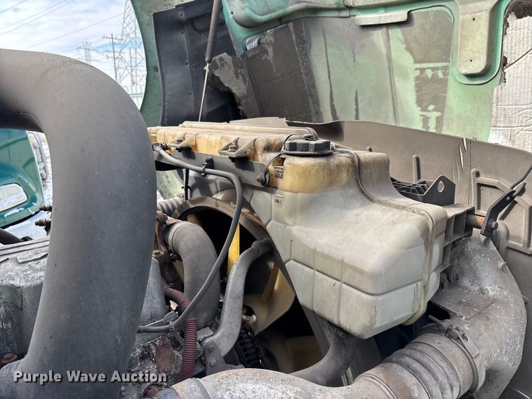 image for item YA2312 2016 Mack CXU613 semi truck