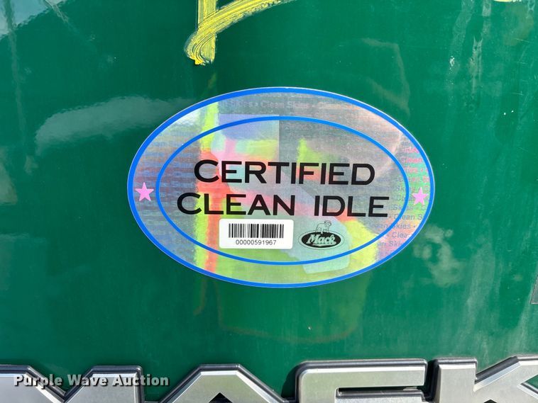 image for item YA2312 2016 Mack CXU613 semi truck