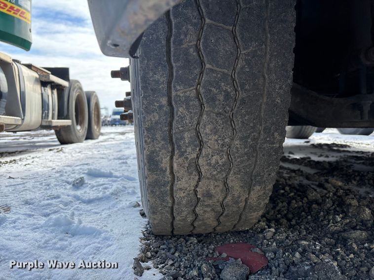 image for item YA2312 2016 Mack CXU613 semi truck