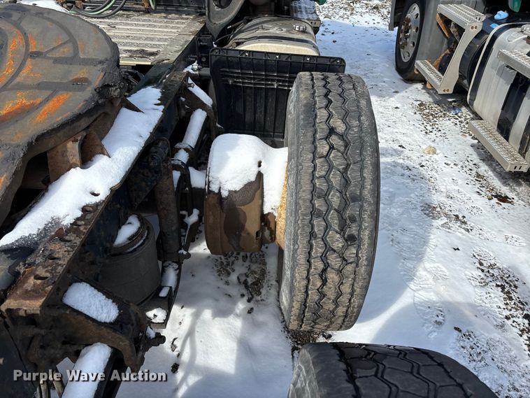 image for item YA2312 2016 Mack CXU613 semi truck