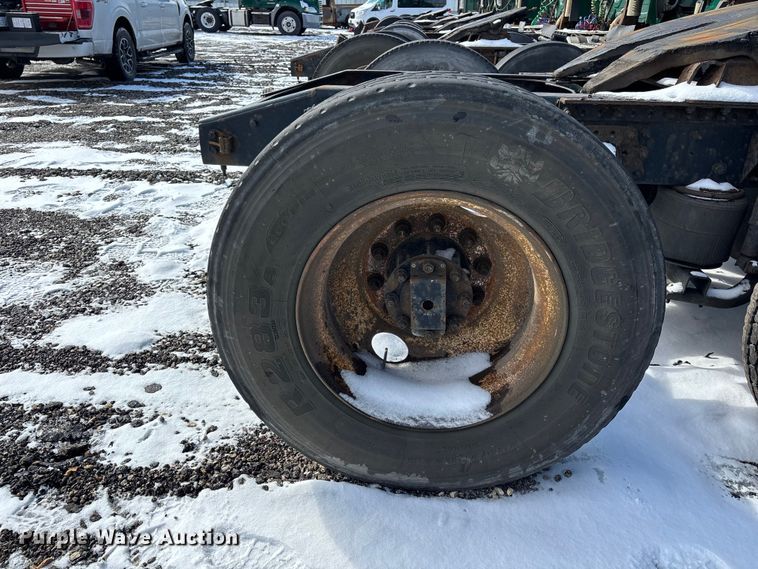image for item YA2312 2016 Mack CXU613 semi truck