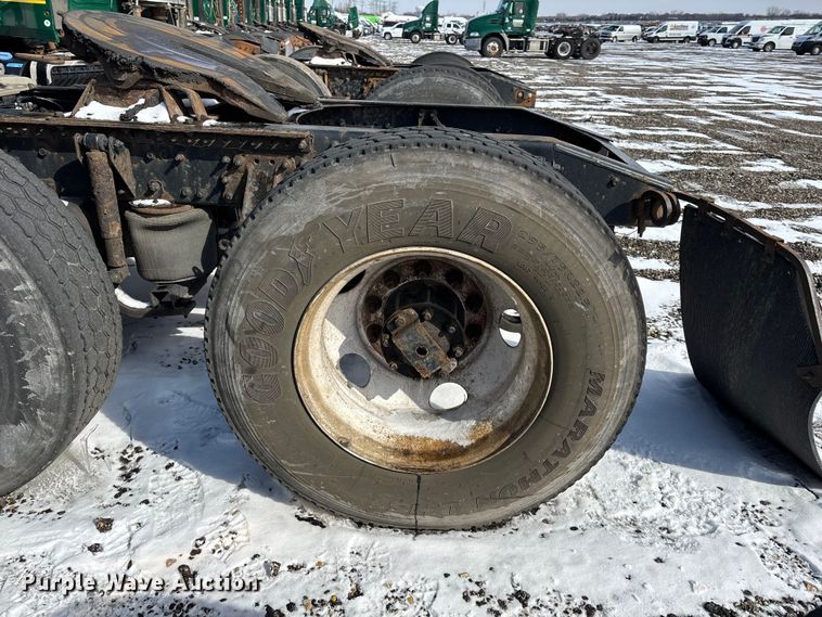 image for item YA2312 2016 Mack CXU613 semi truck