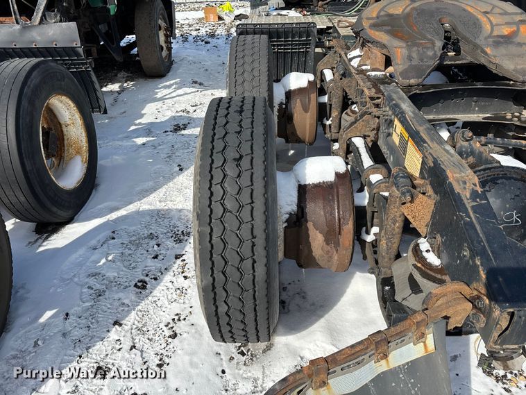 image for item YA2312 2016 Mack CXU613 semi truck