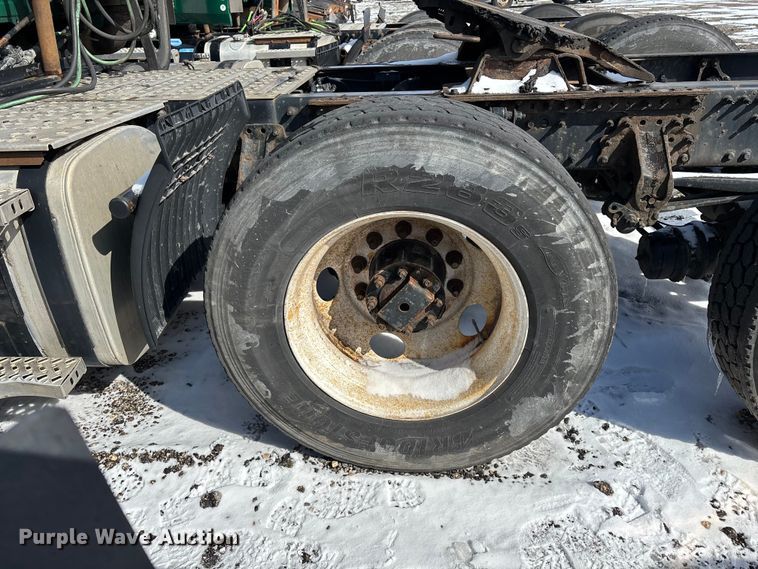 image for item YA2312 2016 Mack CXU613 semi truck