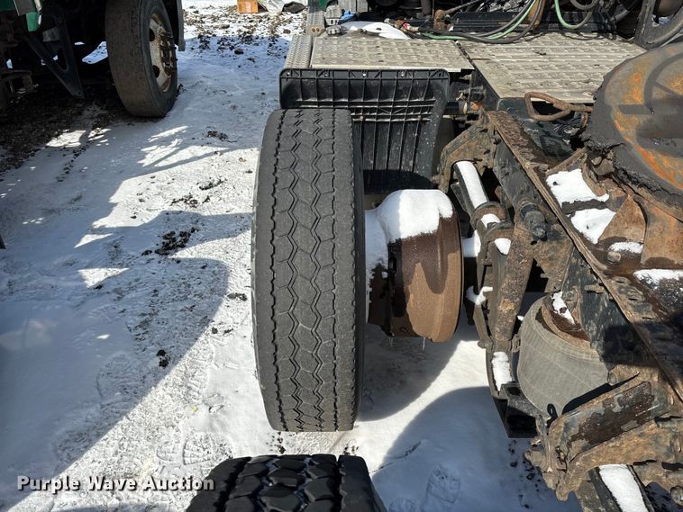 image for item YA2312 2016 Mack CXU613 semi truck