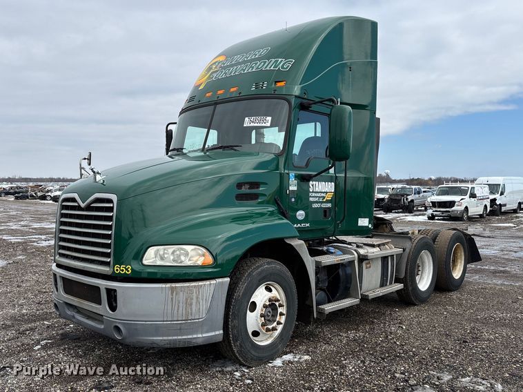 image for item YA2313 2016 Mack CXU613 semi truck