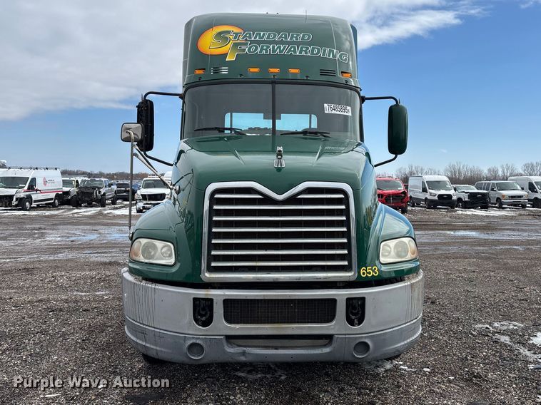 image for item YA2313 2016 Mack CXU613 semi truck