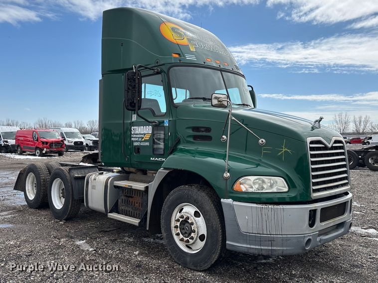 image for item YA2313 2016 Mack CXU613 semi truck