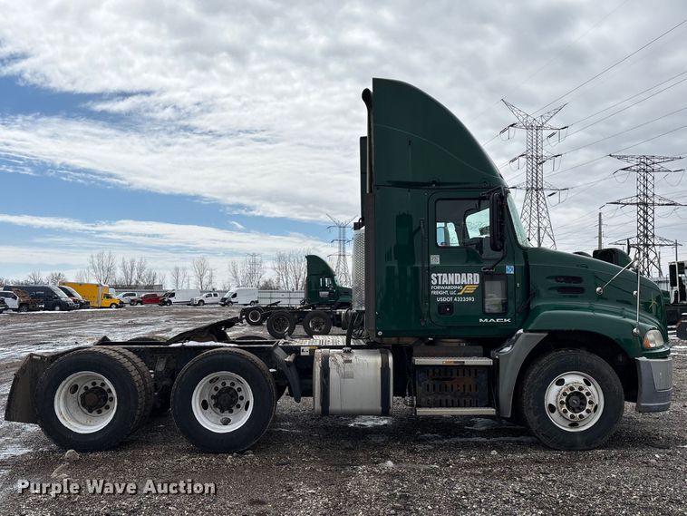 image for item YA2313 2016 Mack CXU613 semi truck