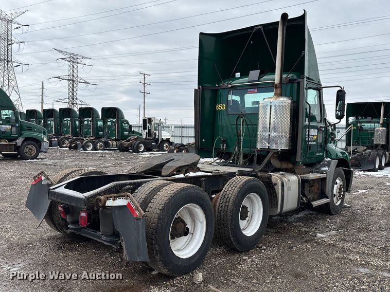 image for item YA2313 2016 Mack CXU613 semi truck